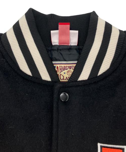 MITCHELL & NESS（ミッチェルアンドネス）MITCHELL & NESS (ミッチェルアンドネス) VARSITY JACKET NEW TORK KNICS スタジャン ブラック×ベージュ サイズ:Mの古着・服飾アイテム