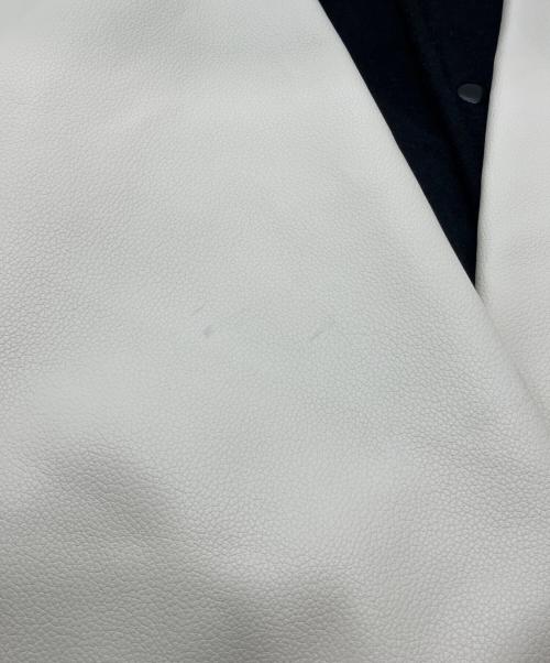 MITCHELL & NESS（ミッチェルアンドネス）MITCHELL & NESS (ミッチェルアンドネス) VARSITY JACKET NEW TORK KNICS スタジャン ブラック×ベージュ サイズ:Mの古着・服飾アイテム