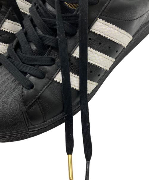 adidas（アディダス）adidas (アディダス) SUPERSTAR 82 GTX atmos“GID-SNK”　/　スーパースター 82 ブラック サイズ:26.5の古着・服飾アイテム