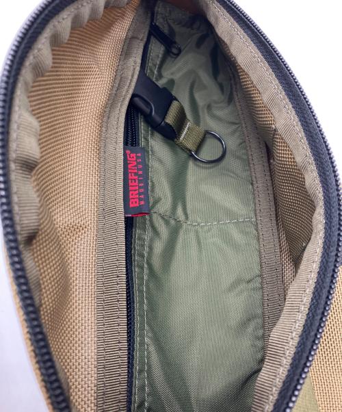 BRIEFING（ブリーフィング）BRIEFING (ブリーフィング) TRIPOD ボディバッグ カーキの古着・服飾アイテム