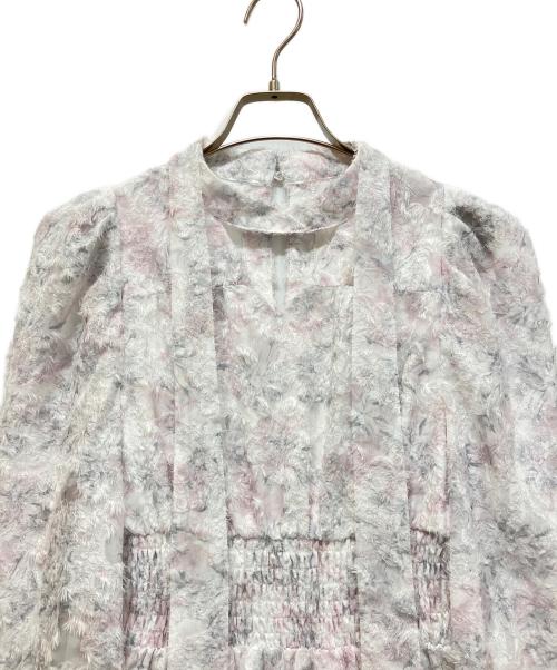 DazzliN（ダズリン）DazzliN (ダズリン) ヘアリーフラワーシフォンワンピース ホワイト×ピンク サイズ:Sの古着・服飾アイテム