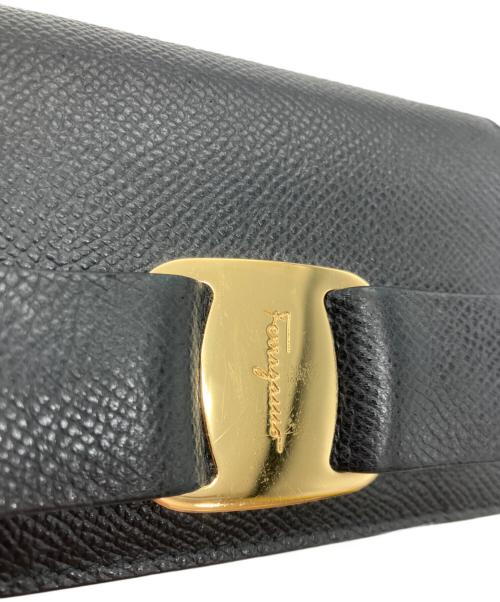 Salvatore Ferragamo（サルヴァトーレ フェラガモ）Salvatore Ferragamo (サルヴァトーレ フェラガモ) ヴァラリボン2つ折り財布 ブラックの古着・服飾アイテム