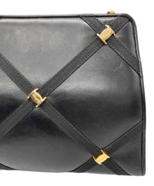 Salvatore Ferragamo（サルヴァトーレ フェラガモ）Salvatore Ferragamo (サルヴァトーレ フェラガモ) ヴァラ チェーン ショルダーバッグ ブラックの古着・服飾アイテム