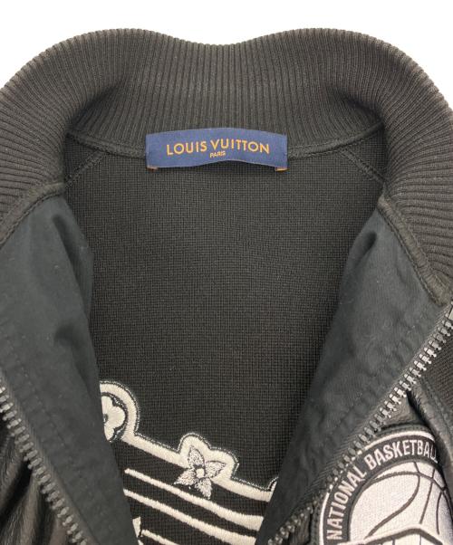 LOUIS VUITTON（ルイ ヴィトン）LOUIS VUITTON (ルイ ヴィトン) NBA (エヌビーエー) 21AW コラボ ボンバージャケット ブラック サイズ:Mの古着・服飾アイテム