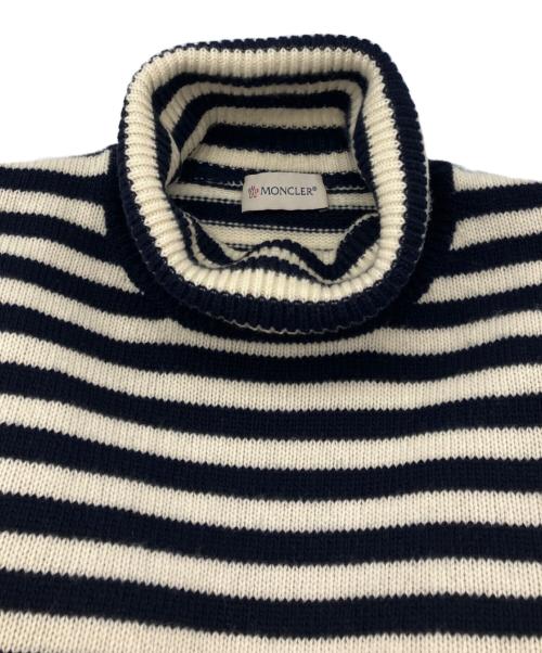 MONCLER（モンクレール）MONCLER (モンクレール) タートルネック ボーダーニット ホワイト×ネイビー サイズ:Mの古着・服飾アイテム