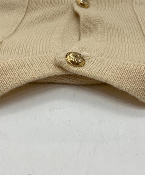 CHANEL（シャネル）CHANEL (シャネル) シャネルボタン カシミヤカーディガン ベージュ サイズ:不明の古着・服飾アイテム