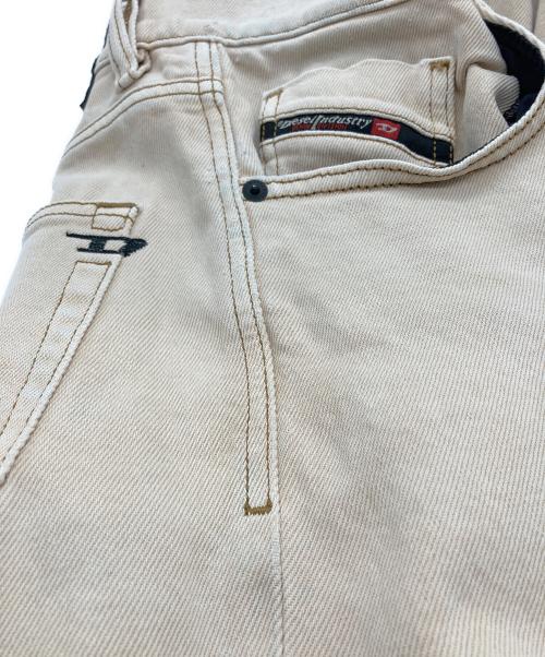 DIESEL（ディーゼル）DIESEL (ディーゼル) 刺繍プリントD-STRUKT デニムパンツ ベージュ サイズ:31の古着・服飾アイテム