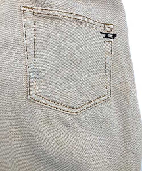 DIESEL（ディーゼル）DIESEL (ディーゼル) 刺繍プリントD-STRUKT デニムパンツ ベージュ サイズ:31の古着・服飾アイテム