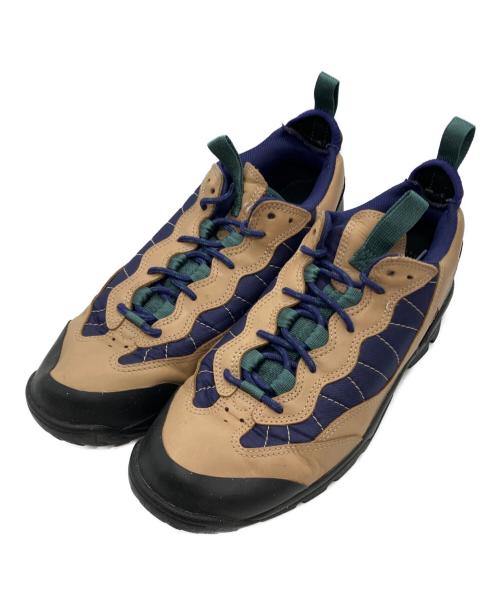 NIKE ACG（ナイキエーシージー）NIKE ACG (ナイキエーシージー) AIR MADA VACHETTAローカットスニーカー ネイビー×ベージュ サイズ:29の古着・服飾アイテム