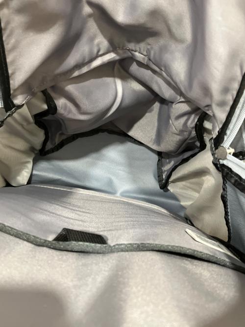 THE NORTH FACE（ザ ノース フェイス）THE NORTH FACE (ザ ノース フェイス) PIVOTERリュック グレーの古着・服飾アイテム