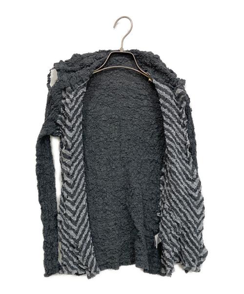 me ISSEY MIYAKE（ミーイッセイ ミヤケ）me ISSEY MIYAKE (ミーイッセイ ミヤケ) シワ加工長袖シャツ グレー サイズ:freeの古着・服飾アイテム