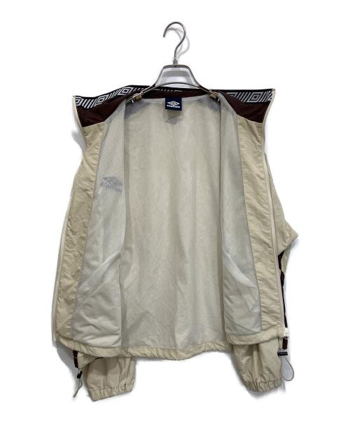 FREAK'S STORE（フリークスストア）FREAK'S STORE (フリークスストア) UMBRO (アンブロ) 26SS 別注 Nylon Track Jacket ベージュ サイズ:Mの古着・服飾アイテム