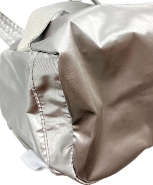 LeSportsac（レスポートサック）LeSportsac (レスポートサック) Snidel (スナイデル) SMALL VOYAGER MH コラボリュック シルバーの古着・服飾アイテム