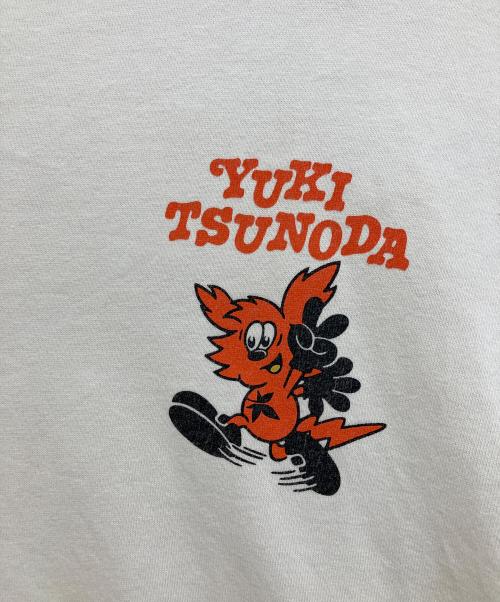 YUKI TSUNODA（ユキ ツノダ）yuki tsunoda (ユキ ツノダ) VERDY YUKI TSUNODA Tシャツ ホワイト サイズ:XLの古着・服飾アイテム