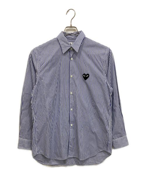PLAY COMME des GARCONS（プレイコムデギャルソン）PLAY COMME des GARCONS (プレイコムデギャルソン) Stripe Shirt With Black Emblem Pattern A ストライプシャツ ホワイト×ブルー サイズ:Mの古着・服飾アイテム