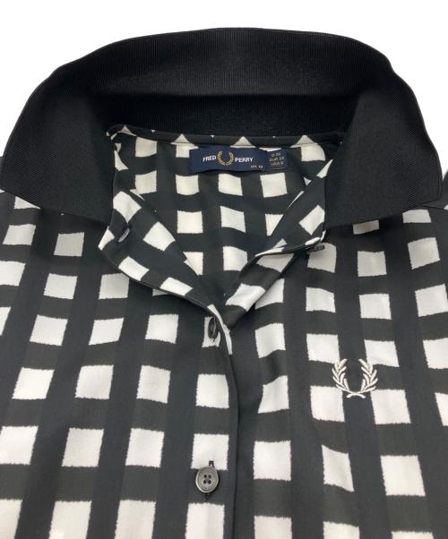FRED PERRY（フレッドペリー）FRED PERRY (フレッドペリー) Ribbed Collar Shirt/リブカラーシャツ ブラック×ホワイト サイズ:UK 10の古着・服飾アイテム