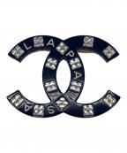CHANELシャネル）の古着「ラインストーン CCマーク ブローチ」｜ネイビー