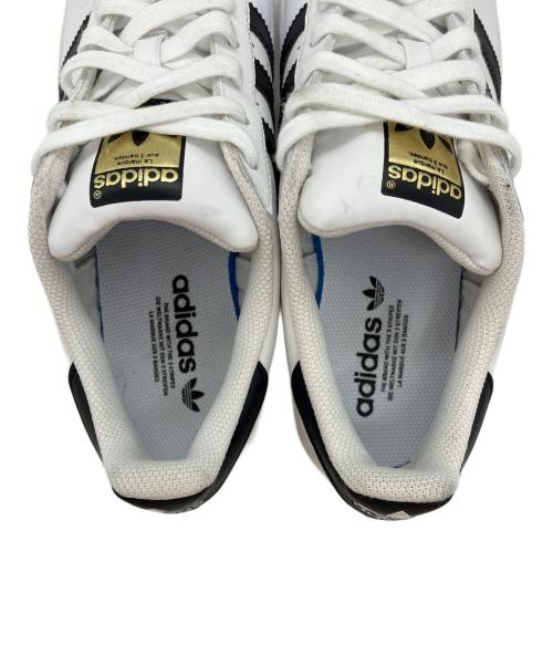 adidas（アディダス）adidas (アディダス) SUPERSTAR ローカットスニーカー ホワイト×ブラック サイズ:27の古着・服飾アイテム