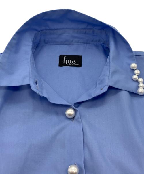 hue DAY TO EVENING（ヒュー デイ トゥ イブニング）hue DAY TO EVENING (ヒュー デイ トゥ イブニング) RUFFLE SLEEVE PEARL SHIRTS ブルー サイズ:freeの古着・服飾アイテム