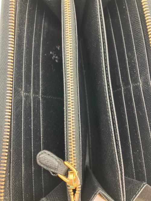 PRADA（プラダ）PRADA (プラダ) SAFFIANO METAL ラウンドファスナーウォレット ブラックの古着・服飾アイテム