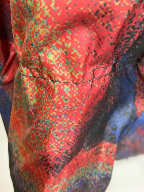 PS Paul Smith（ＰＳポールスミス）PS Paul Smith (ＰＳポールスミス) Acid Oil Slick' ファイバーダウンブルゾン 中綿 ネイビー×レッド サイズ:Lの古着・服飾アイテム