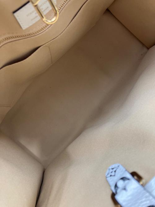 LOUIS VUITTON（ルイ ヴィトン）LOUIS VUITTON (ルイ ヴィトン) トートバッグ ホワイト×グリーンの古着・服飾アイテム