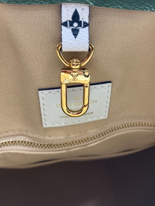 LOUIS VUITTON（ルイ ヴィトン）LOUIS VUITTON (ルイ ヴィトン) トートバッグ ホワイト×グリーンの古着・服飾アイテム