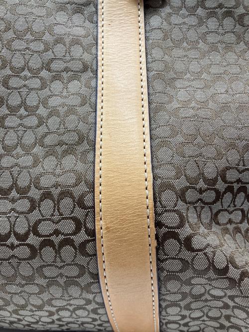 COACH（コーチ）COACH (コーチ) マイクロシグネチャートートバッグ ベージュの古着・服飾アイテム