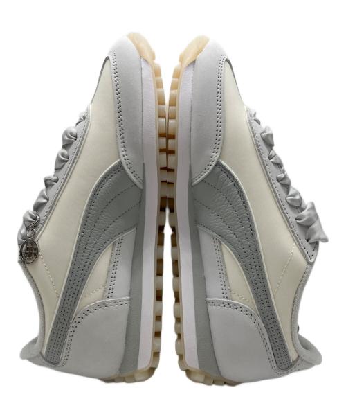 PUMA（プーマ）PUMA (プーマ) FRAY ID (フレイ アイディー) Easy Rider ローカットスニーカー ホワイト×グレー サイズ:23.5の古着・服飾アイテム