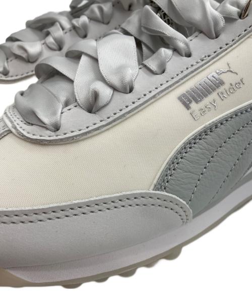 PUMA（プーマ）PUMA (プーマ) FRAY ID (フレイ アイディー) Easy Rider ローカットスニーカー ホワイト×グレー サイズ:23.5の古着・服飾アイテム