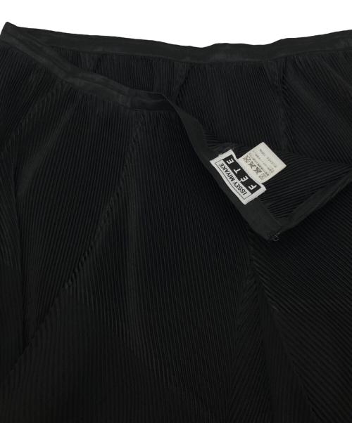 ISSEY MIYAKE FETE（イッセイミヤケフェット）ISSEY MIYAKE FETE (イッセイミヤケフェット) 変形プリーツスカート ブラック サイズ:2の古着・服飾アイテム