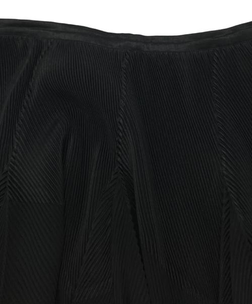 ISSEY MIYAKE FETE（イッセイミヤケフェット）ISSEY MIYAKE FETE (イッセイミヤケフェット) 変形プリーツスカート ブラック サイズ:2の古着・服飾アイテム