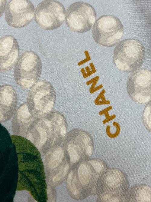 CHANEL（シャネル）CHANEL (シャネル) カメリアパール グリポワ スカーフ ライトグレーの古着・服飾アイテム