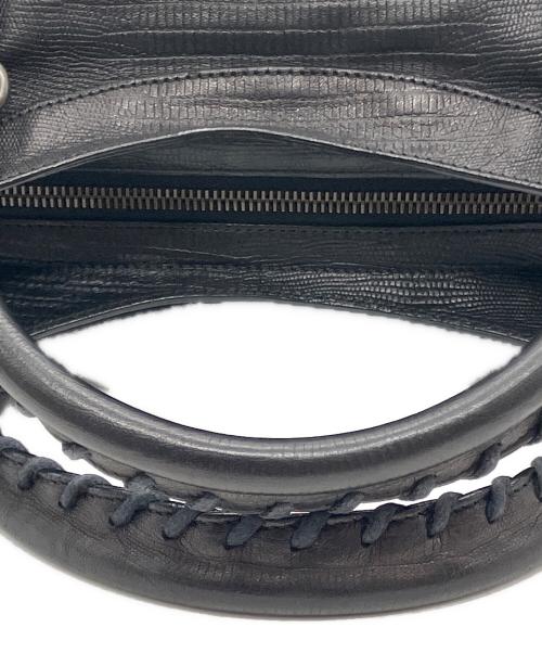 BALENCIAGA（バレンシアガ）BALENCIAGA (バレンシアガ) ザ・シティ リザード風型押し2WAYバッグ ブラックの古着・服飾アイテム