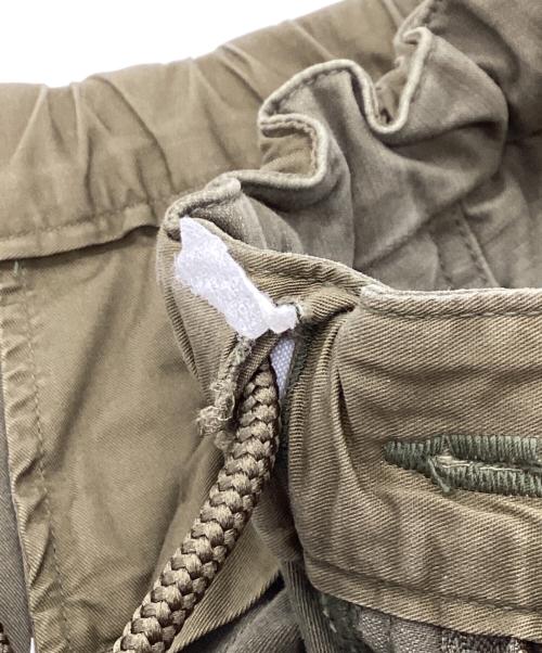 mu（ムー）mù (ムー) PLEATED CARGO TROUSERS LEOPARD CAMO/カーゴパンツ カーキ サイズ:Lの古着・服飾アイテム