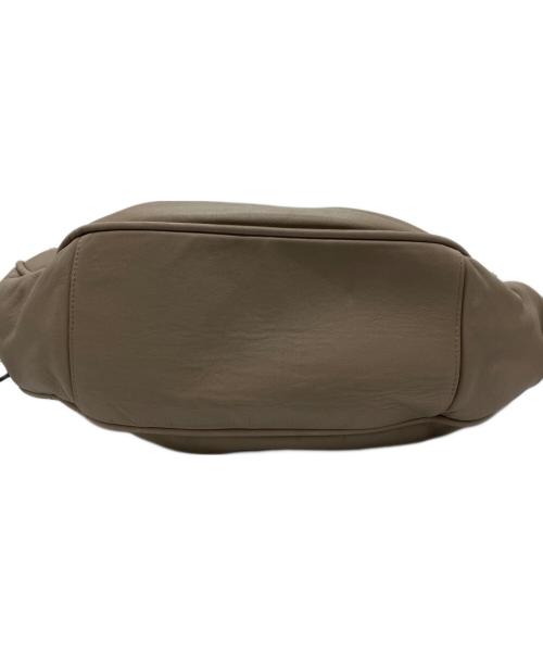 Vivienne Westwood（ヴィヴィアンウエストウッド）Vivienne Westwood (ヴィヴィアンウエストウッド) オーブ型押しタッセルレザートートバッグ ベージュ×ネイビー サイズ:下記参照の古着・服飾アイテム