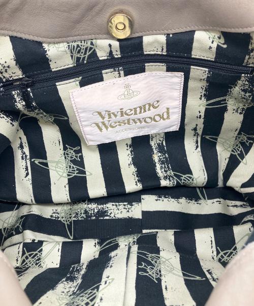 Vivienne Westwood（ヴィヴィアンウエストウッド）Vivienne Westwood (ヴィヴィアンウエストウッド) オーブ型押しタッセルレザートートバッグ ベージュ×ネイビー サイズ:下記参照の古着・服飾アイテム