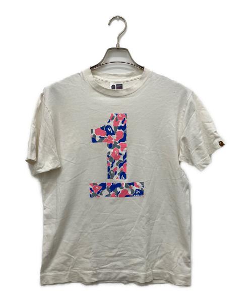 A BATHING APE（アベイシングエイプ）A BATHING APE (アベイシングエイプ) カモ柄ナンバリングTシャツ ホワイト サイズ:Mの古着・服飾アイテム