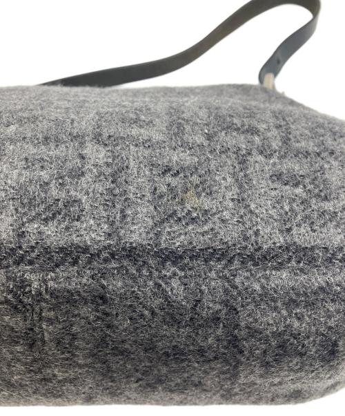 FENDI（フェンディ）FENDI (フェンディ) ズッカ柄ウールショルダーバッグ グレーの古着・服飾アイテム