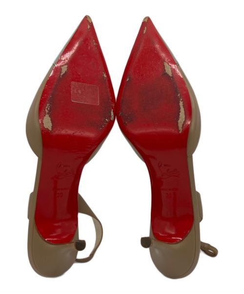 Christian Louboutin（クリスチャン・ルブタン）Christian Louboutin (クリスチャン・ルブタン) メタルポインテッドトゥパンプス ベージュ サイズ:39の古着・服飾アイテム