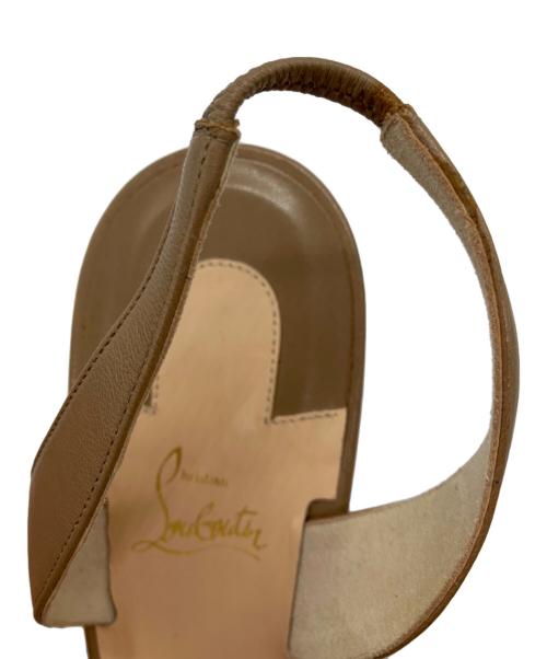 Christian Louboutin（クリスチャン・ルブタン）Christian Louboutin (クリスチャン・ルブタン) メタルポインテッドトゥパンプス ベージュ サイズ:39の古着・服飾アイテム