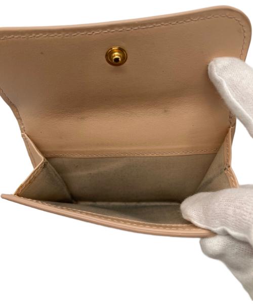 Chloe（クロエ）Chloe (クロエ) Cロゴコンパクトウォレット ベージュの古着・服飾アイテム