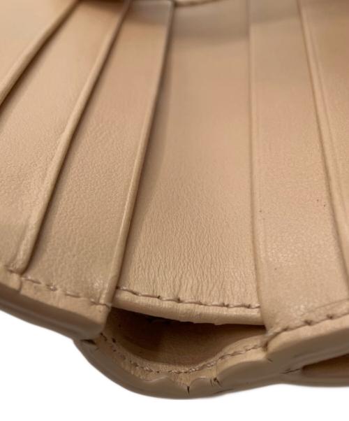 Chloe（クロエ）Chloe (クロエ) Cロゴコンパクトウォレット ベージュの古着・服飾アイテム