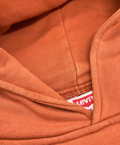 LEVI'S（リーバイス）LEVI'S (リーバイス) プルオーバーパーカー オレンジ サイズ:Mの古着・服飾アイテム
