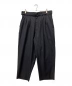 s'yteサイト）の古着「2-TUCK TAPERED BELT PANTS」｜ブラック