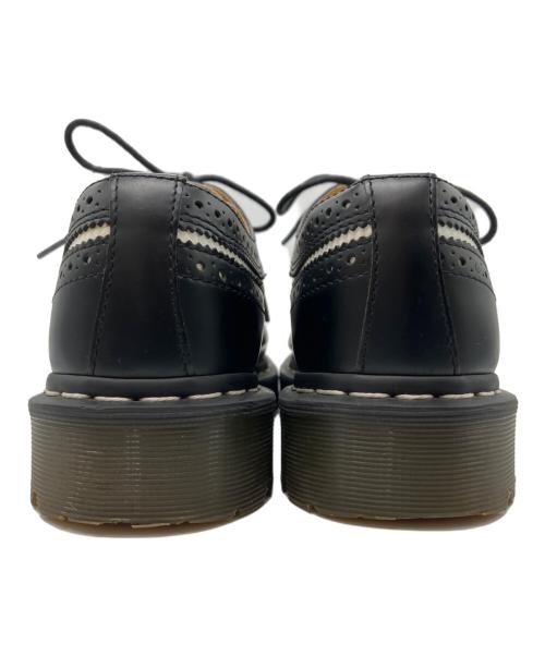 Dr.Martens（ドクターマーチン）Dr.Martens (ドクターマーチン) ウィングチップシューズ ブラック×ホワイト サイズ:US8の古着・服飾アイテム