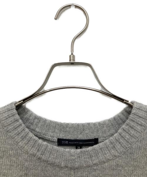 23区（ニジュウサンク）23区 (ニジュウサンク) 【洗える】カシミヤブレンド クルーネック ニット グレー サイズ:Mの古着・服飾アイテム