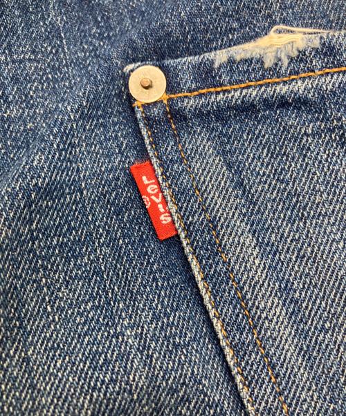 JUNYA WATANABE COMME des GARCONS（(ジュンヤワタナベ コムデギャルソン）JUNYA WATANABE COMME des GARCONS ((ジュンヤワタナベ コムデギャルソン) LEVI'S (リーバイス) 11SS ヴィンテージ加工デニムパンツ インディゴ サイズ:Mの古着・服飾アイテム
