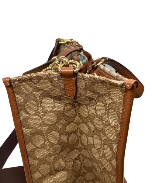 COACH（コーチ）COACH (コーチ) デンプシートート40シグネチャージャカード ブラウンの古着・服飾アイテム