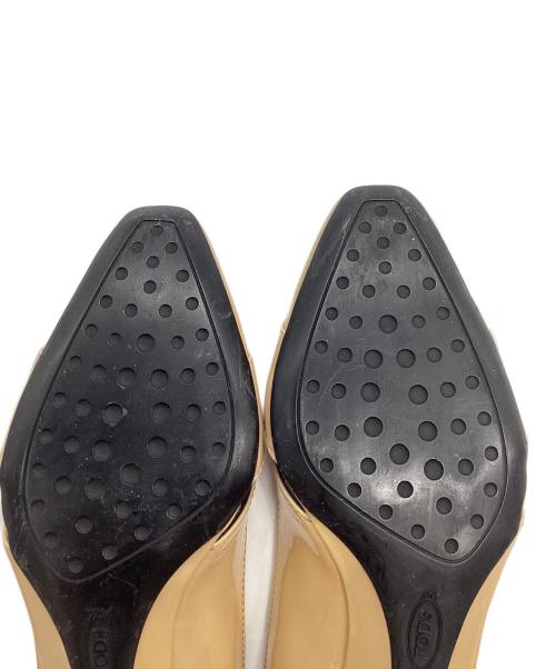 TOD'S（トッズ）TOD'S (トッズ) エナメルパンプス ベージュ サイズ:23cmの古着・服飾アイテム